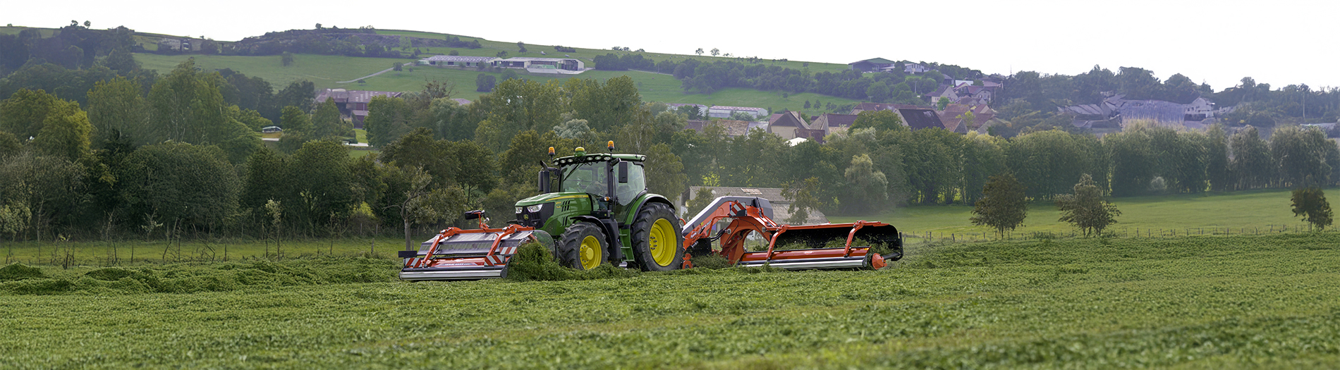 7822_30061_HIGH_MERGE MAXX 442 F_WORK_GROUND_JOHN DEERE (2)